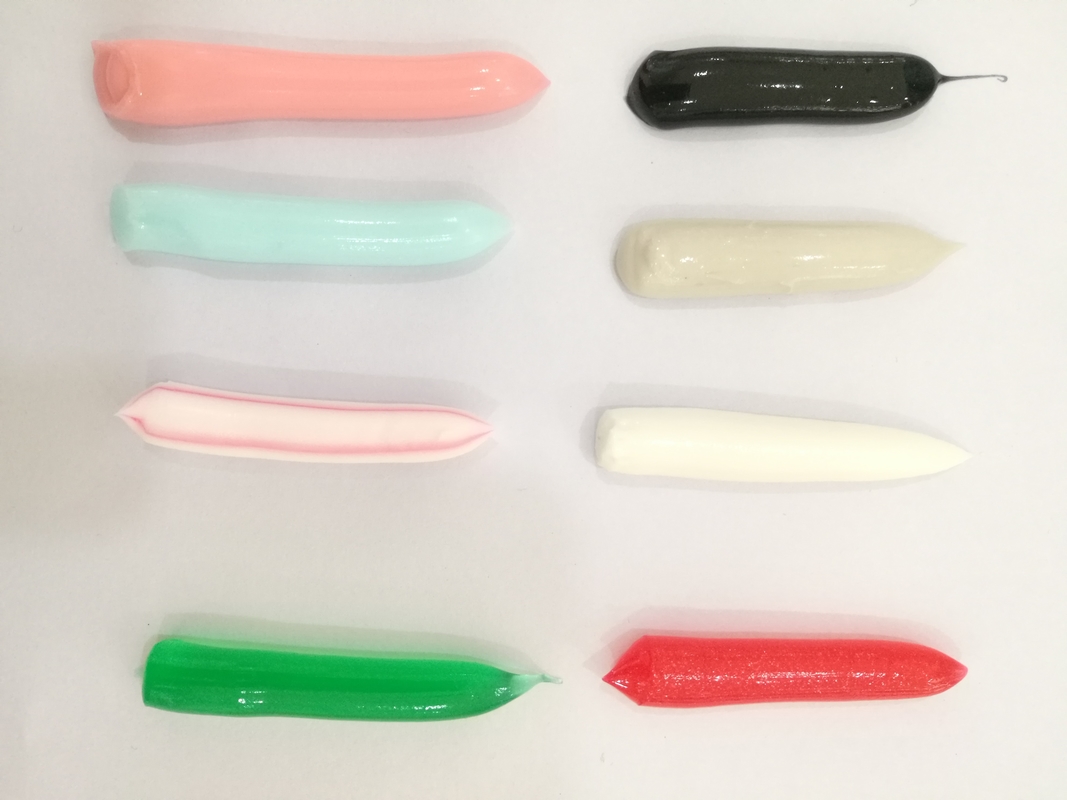 De Organische Tanden die van SASO Tandpasta's Kleurrijk Crystal Anti Cavity witten